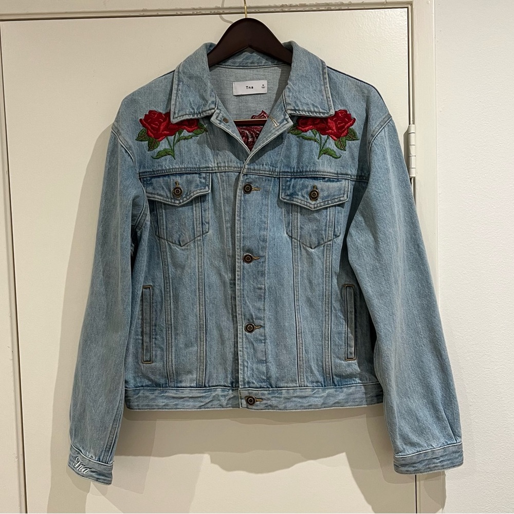 Aritzia vintage TNA Jean Jacket M Embroidered Roses Light Wash
